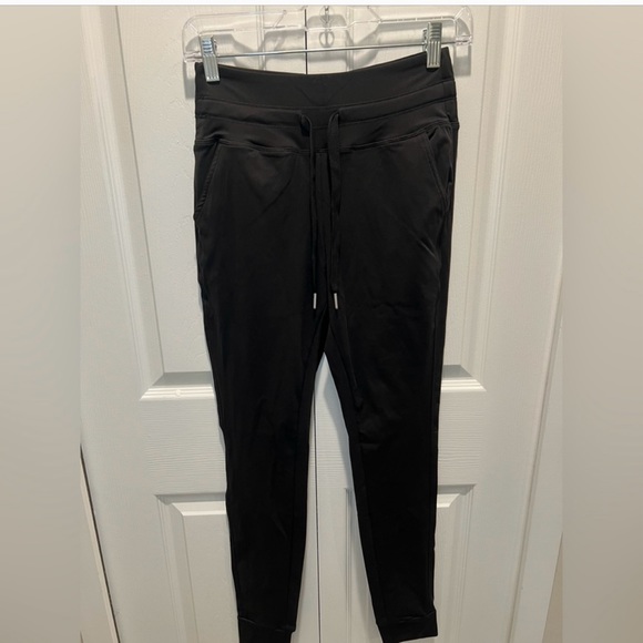NWT Halara Cloudful™ Air Fabric High Waisted Joggers
Size:XS COLOR: Black - Picture 4 of 6